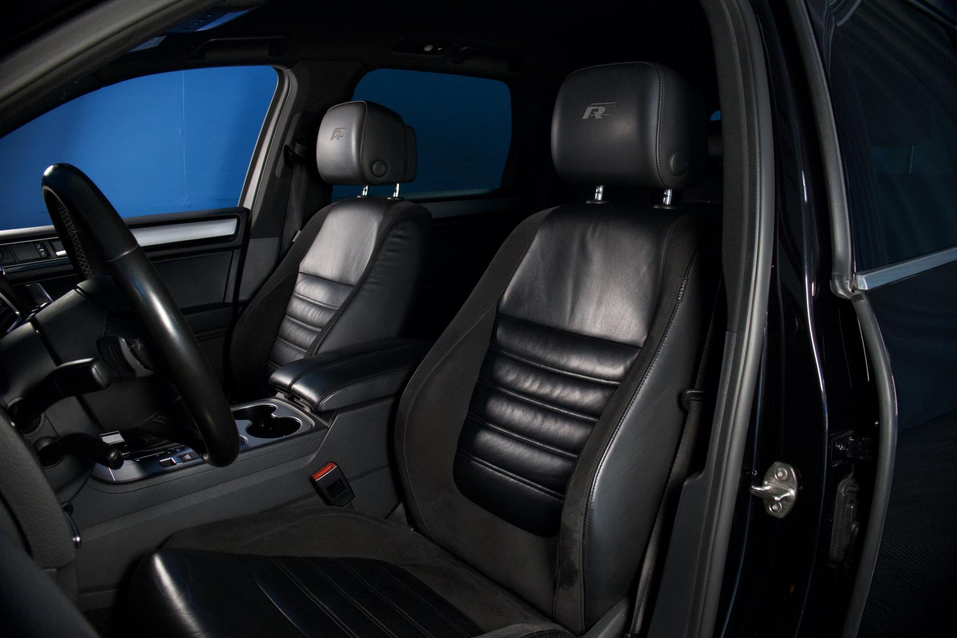 Volkswagen Touareg V6 TDI 193kW (262hv) 4Motion R-Line / Webasto / Ilma-alusta / DynAudio / Nahat / Tutkat / P-Kamera / Vetokoukku - Autonova