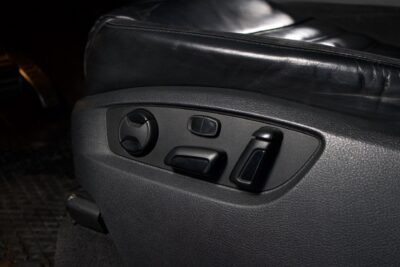 Volkswagen Touareg V6 TDI 193kW (262hv) 4Motion R-Line / Webasto / Ilma-alusta / DynAudio / Nahat / Tutkat / P-Kamera / Vetokoukku - Autonova