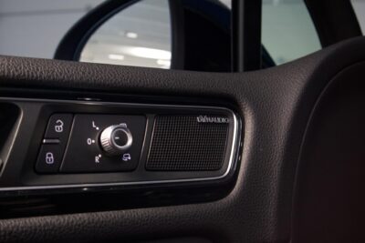 Volkswagen Touareg V6 TDI 193kW (262hv) 4Motion R-Line / Webasto / Ilma-alusta / DynAudio / Nahat / Tutkat / P-Kamera / Vetokoukku - Autonova