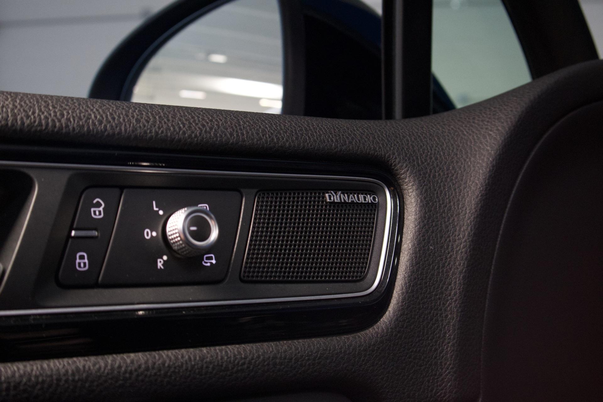 Volkswagen Touareg V6 TDI 193kW (262hv) 4Motion R-Line / Webasto / Ilma-alusta / DynAudio / Nahat / Tutkat / P-Kamera / Vetokoukku - Autonova