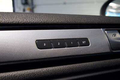 Volkswagen Touareg V6 TDI 193kW (262hv) 4Motion R-Line / Webasto / Ilma-alusta / DynAudio / Nahat / Tutkat / P-Kamera / Vetokoukku - Autonova
