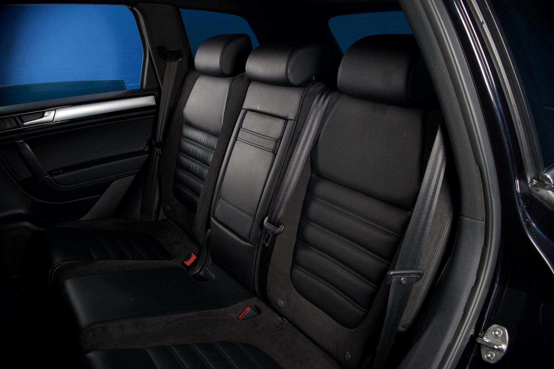 Volkswagen Touareg V6 TDI 193kW (262hv) 4Motion R-Line / Webasto / Ilma-alusta / DynAudio / Nahat / Tutkat / P-Kamera / Vetokoukku - Autonova