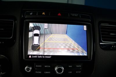 Volkswagen Touareg V6 TDI 193kW (262hv) 4Motion R-Line / Webasto / Ilma-alusta / DynAudio / Nahat / Tutkat / P-Kamera / Vetokoukku - Autonova