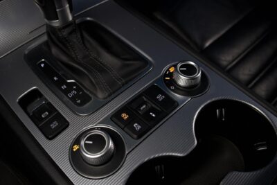 Volkswagen Touareg V6 TDI 193kW (262hv) 4Motion R-Line / Webasto / Ilma-alusta / DynAudio / Nahat / Tutkat / P-Kamera / Vetokoukku - Autonova