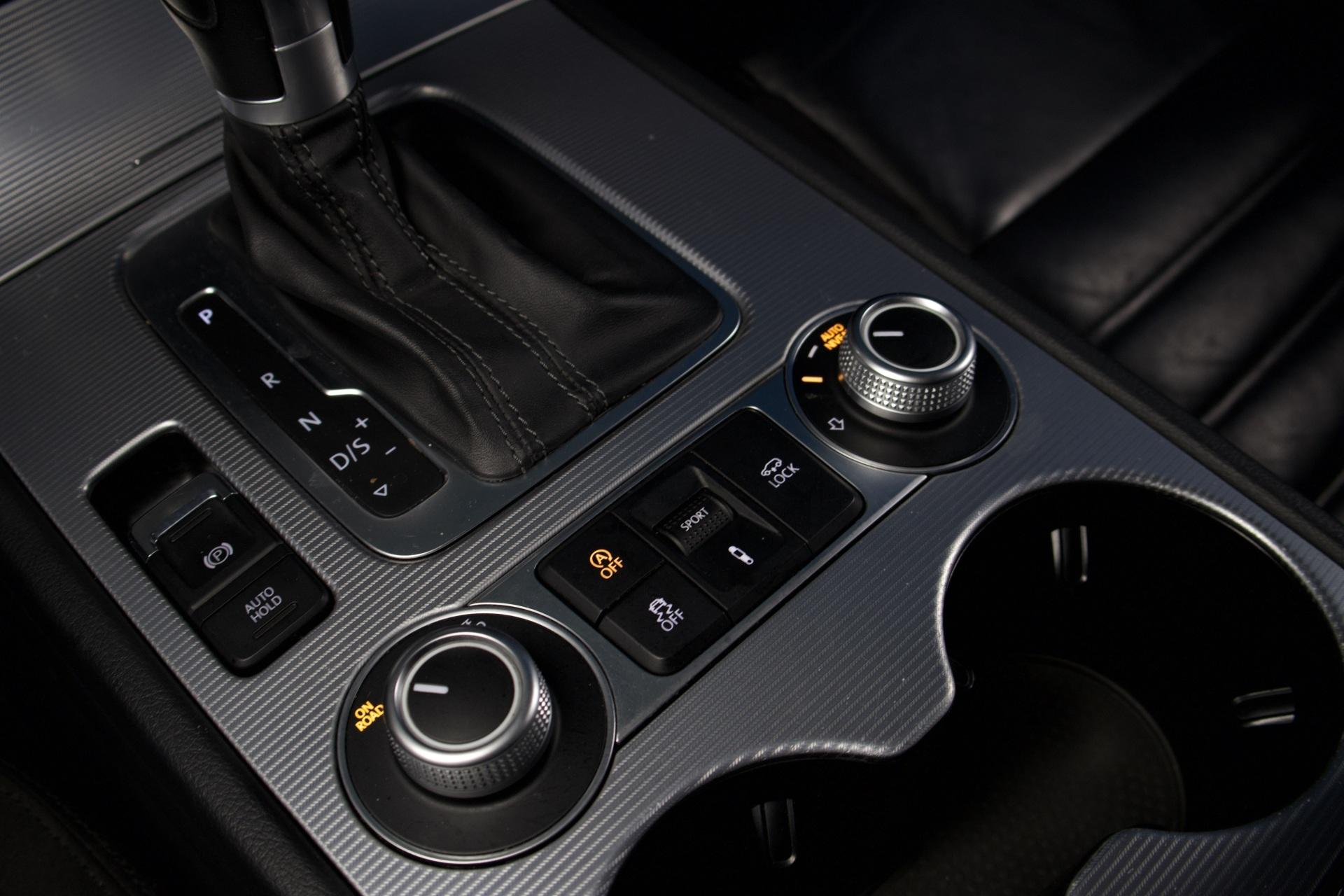 Volkswagen Touareg V6 TDI 193kW (262hv) 4Motion R-Line / Webasto / Ilma-alusta / DynAudio / Nahat / Tutkat / P-Kamera / Vetokoukku - Autonova
