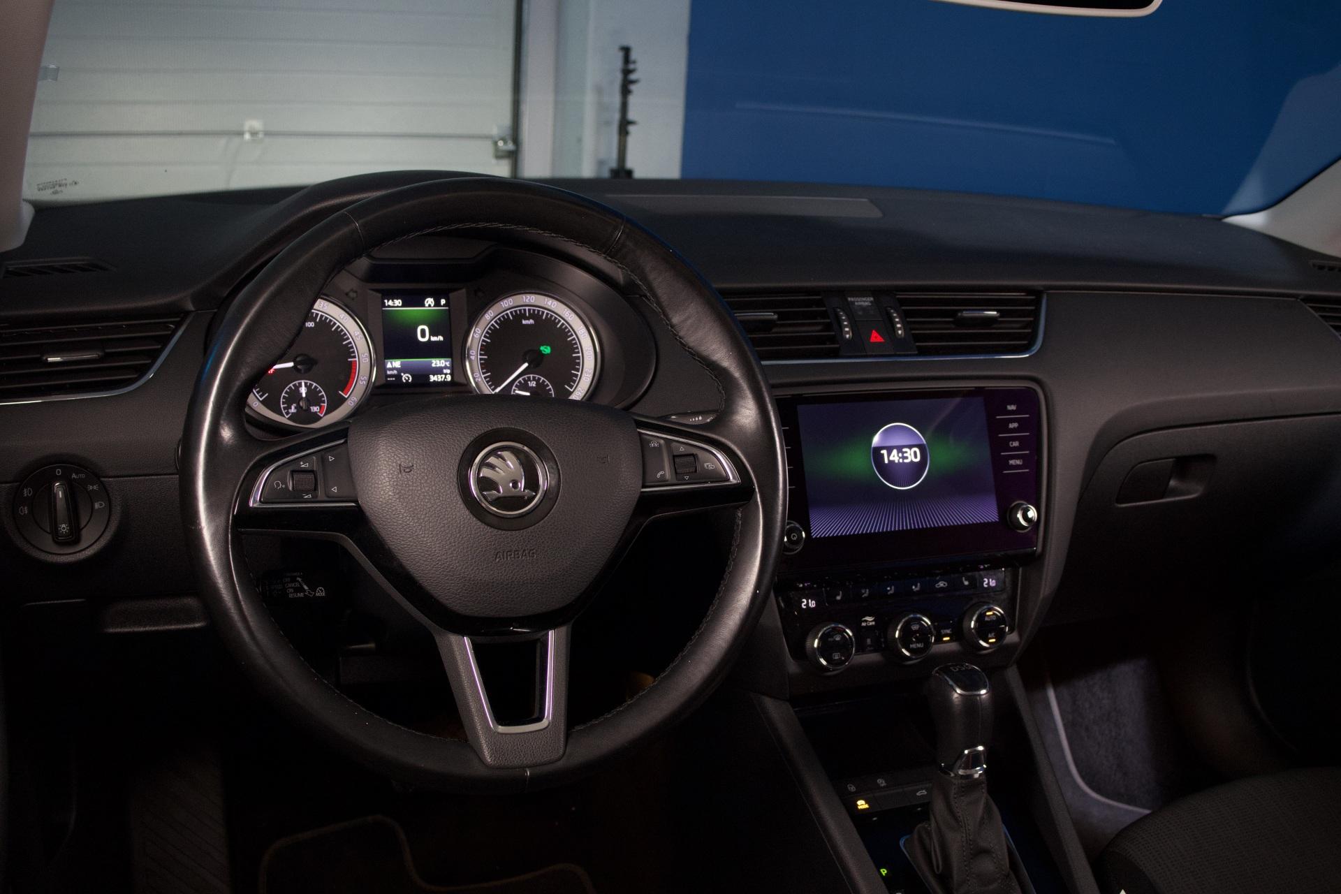 Skoda Octavia Combi 1,6 TDI Style DSG Autom. / ACC / Webasto / Canton / Kamera / Keyless Go / BLIS / Adapt. LED - Autonova