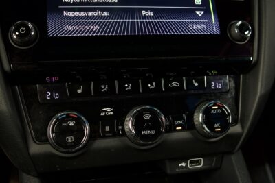 Skoda Octavia Combi 1,6 TDI Style DSG Autom. / ACC / Webasto / Canton / Kamera / Keyless Go / BLIS / Adapt. LED - Autonova