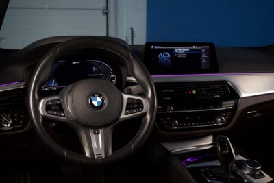 BMW 530 G30 Sedan 530e xDrive A Charged Edition Sport / HUD / H&K / ACC / Comfort-istuimet / Nappanahka / 360-Kamera / LED - Autonova