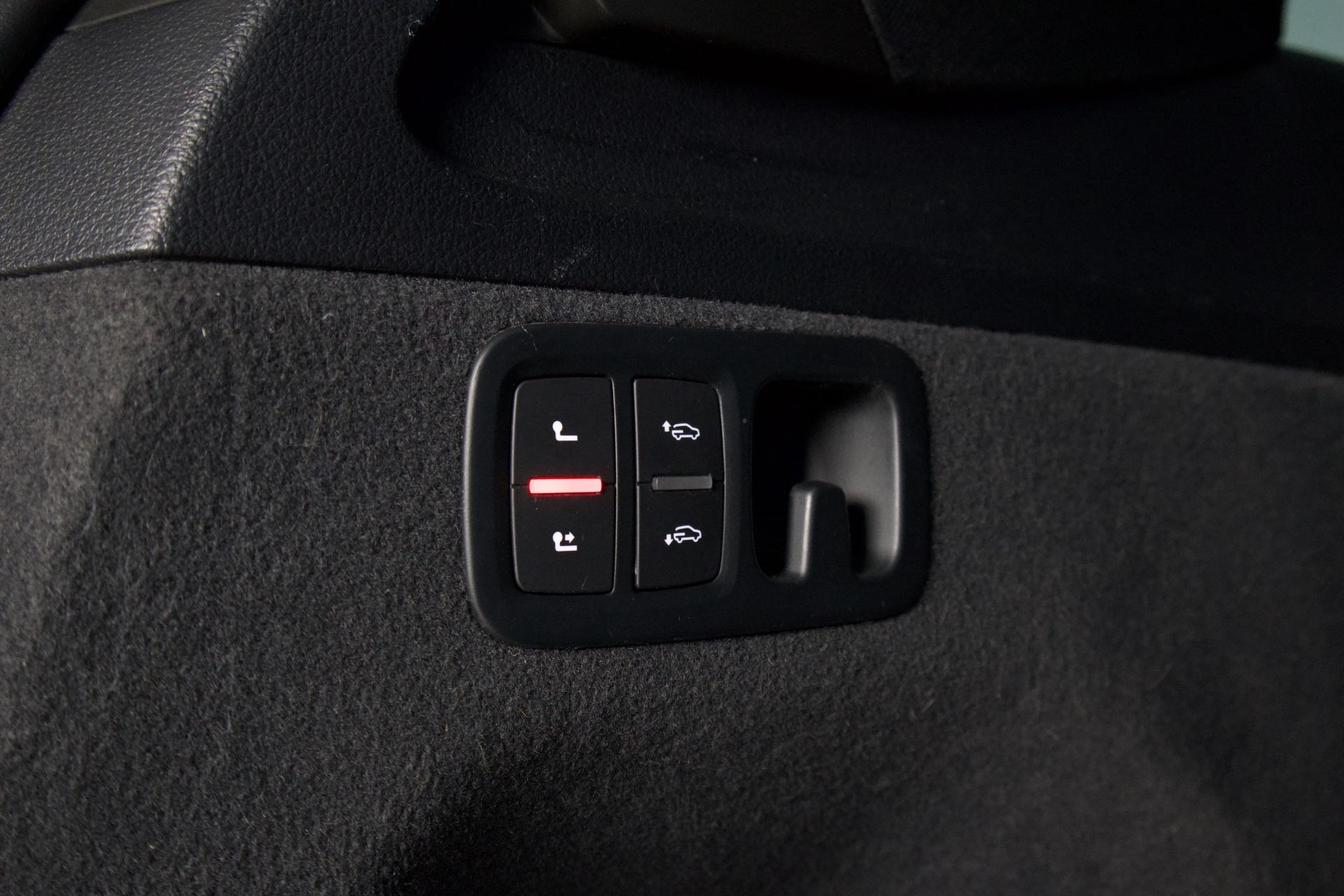 Audi Q7 Business 3,0 V6 TDI 200 kW quattro tiptronic / S-Line Webasto / Digimittaristo / Koukku / Keyless Go / LED / Kamera - Autonova