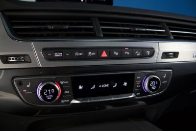 Audi Q7 Business 3,0 V6 TDI 200 kW quattro tiptronic / S-Line Webasto / Digimittaristo / Koukku / Keyless Go / LED / Kamera - Autonova