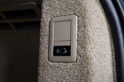 Land Rover Range Rover SDV8 Autobiography / ACC / Hieronta / Webasto / Takanäytöt / Koukku / Meridian / Panorama / Jääkaappi - Autonova