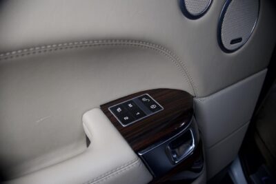 Land Rover Range Rover SDV8 Autobiography / ACC / Hieronta / Webasto / Takanäytöt / Koukku / Meridian / Panorama / Jääkaappi - Autonova