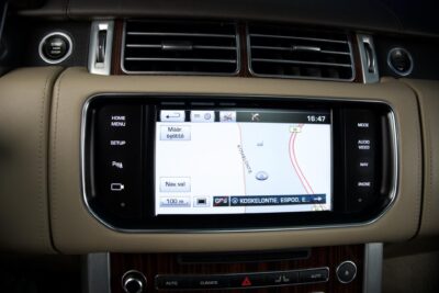 Land Rover Range Rover SDV8 Autobiography / ACC / Hieronta / Webasto / Takanäytöt / Koukku / Meridian / Panorama / Jääkaappi - Autonova