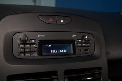 Renault Clio 1,2 16v 75 Authentique / Suomiauto / Lohkolämmitin + sisäpistoke / Vakkari / Ilmastointi - Autonova