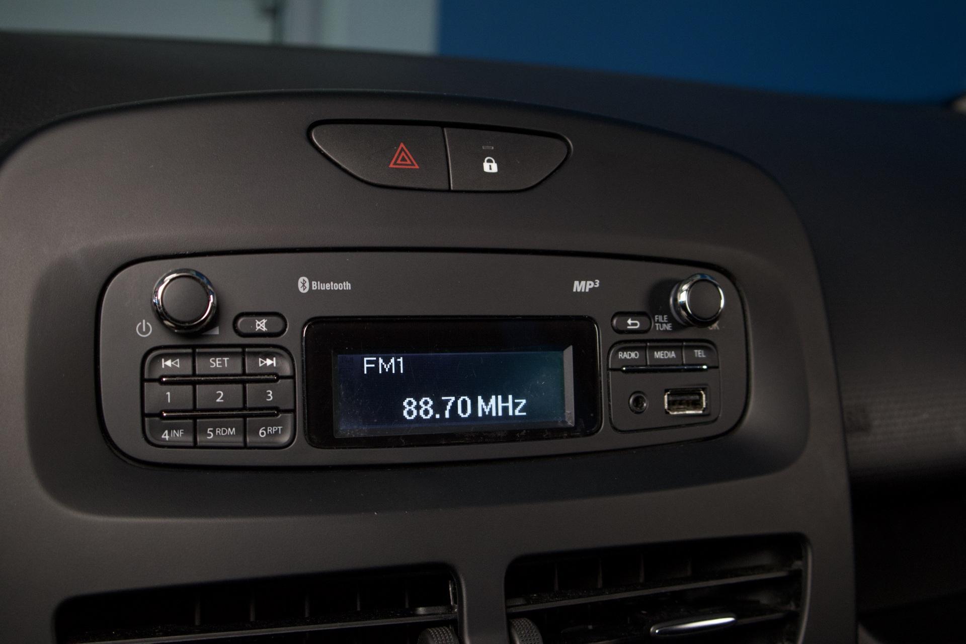 Renault Clio 1,2 16v 75 Authentique / Suomiauto / Lohkolämmitin + sisäpistoke / Vakkari / Ilmastointi - Autonova
