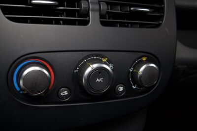 Renault Clio 1,2 16v 75 Authentique / Suomiauto / Lohkolämmitin + sisäpistoke / Vakkari / Ilmastointi - Autonova