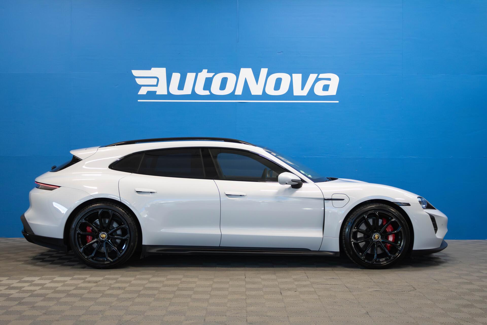 Porsche Taycan Taycan GTS Sport Turismo / Burmester / Innodrive / Lasikatto / Matkustajan näyttö / Sport Chrono / Nelipyöräohjaus - Autonova