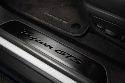 Porsche Taycan Taycan GTS Sport Turismo / Burmester / Innodrive / Lasikatto / Matkustajan näyttö / Sport Chrono / Nelipyöräohjaus - Autonova