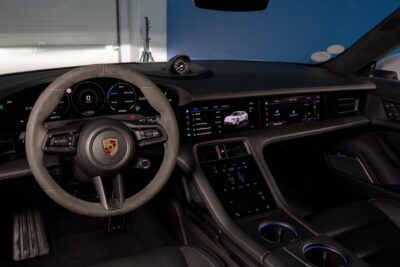 Porsche Taycan Taycan GTS Sport Turismo / Burmester / Innodrive / Lasikatto / Matkustajan näyttö / Sport Chrono / Nelipyöräohjaus - Autonova