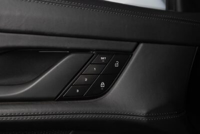 Porsche Taycan Taycan GTS Sport Turismo / Burmester / Innodrive / Lasikatto / Matkustajan näyttö / Sport Chrono / Nelipyöräohjaus - Autonova