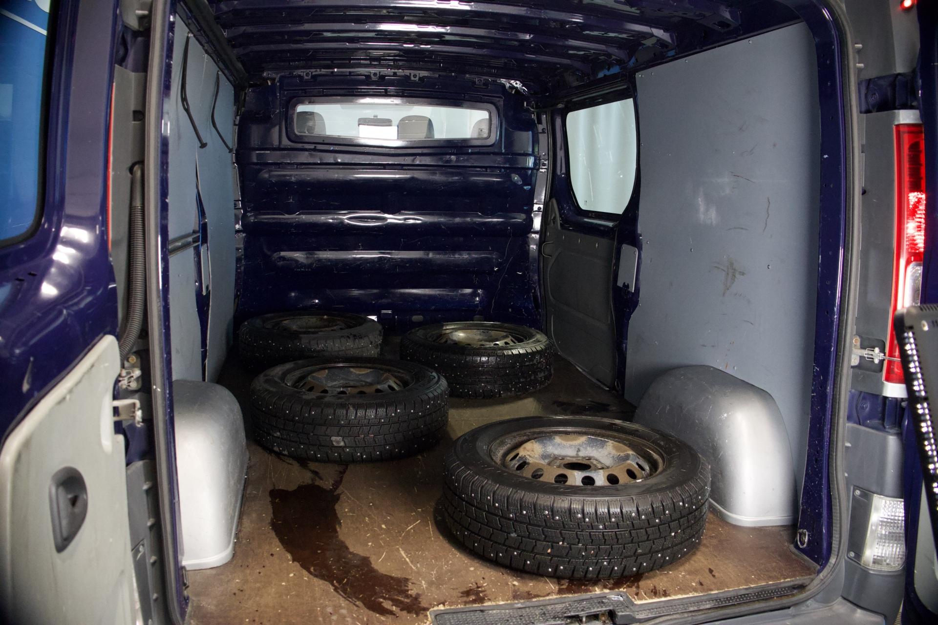 Opel Vivaro Van L2H1 2,0 CDTI 84kW MT6 / Webasto / Vetokoukku / Pariovet / Vanerointi - Autonova