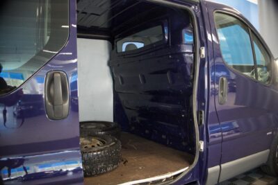 Opel Vivaro Van L2H1 2,0 CDTI 84kW MT6 / Webasto / Vetokoukku / Pariovet / Vanerointi - Autonova
