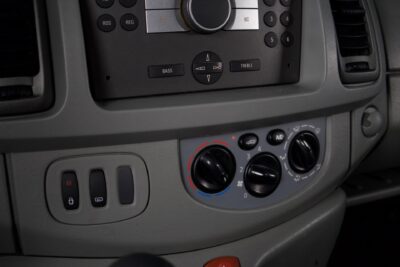 Opel Vivaro Van L2H1 2,0 CDTI 84kW MT6 / Webasto / Vetokoukku / Pariovet / Vanerointi - Autonova