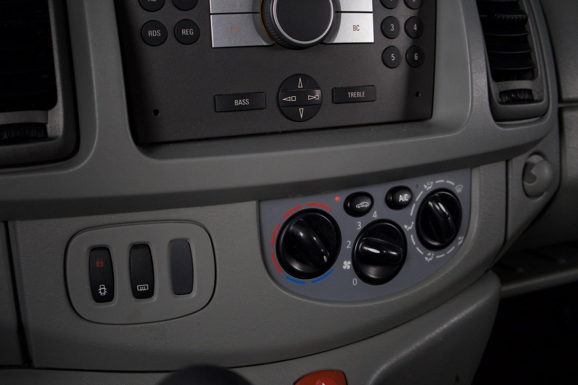 Opel Vivaro Van L2H1 2,0 CDTI 84kW MT6 / Webasto / Vetokoukku / Pariovet / Vanerointi - Autonova