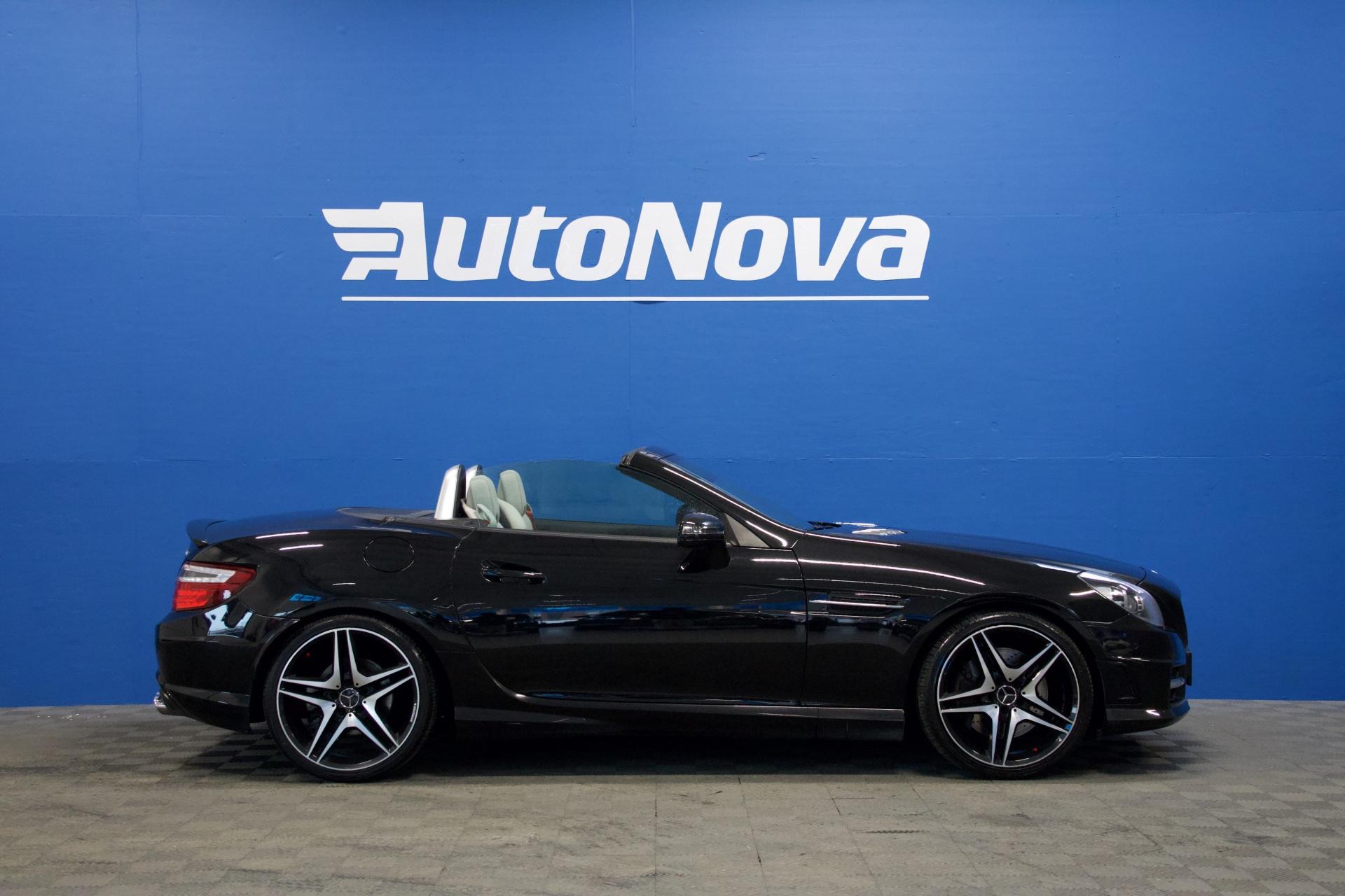 Mercedes-Benz SLK 350 AMG-Line 306hv / AMG 55 Look / Sport putkisto / Airscarf / Nahkaverhoilu / Tutkat / Punaiset vyöt - Autonova