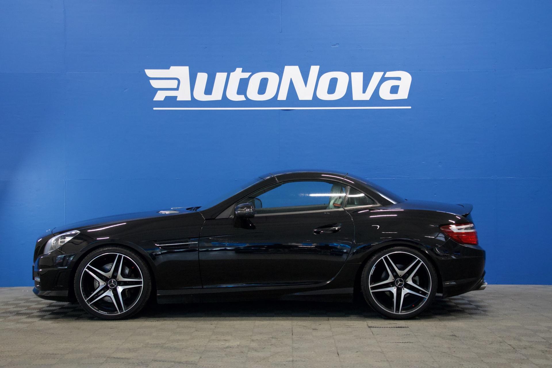 Mercedes-Benz SLK 350 AMG-Line 306hv / AMG 55 Look / Sport putkisto / Airscarf / Nahkaverhoilu / Tutkat / Punaiset vyöt - Autonova