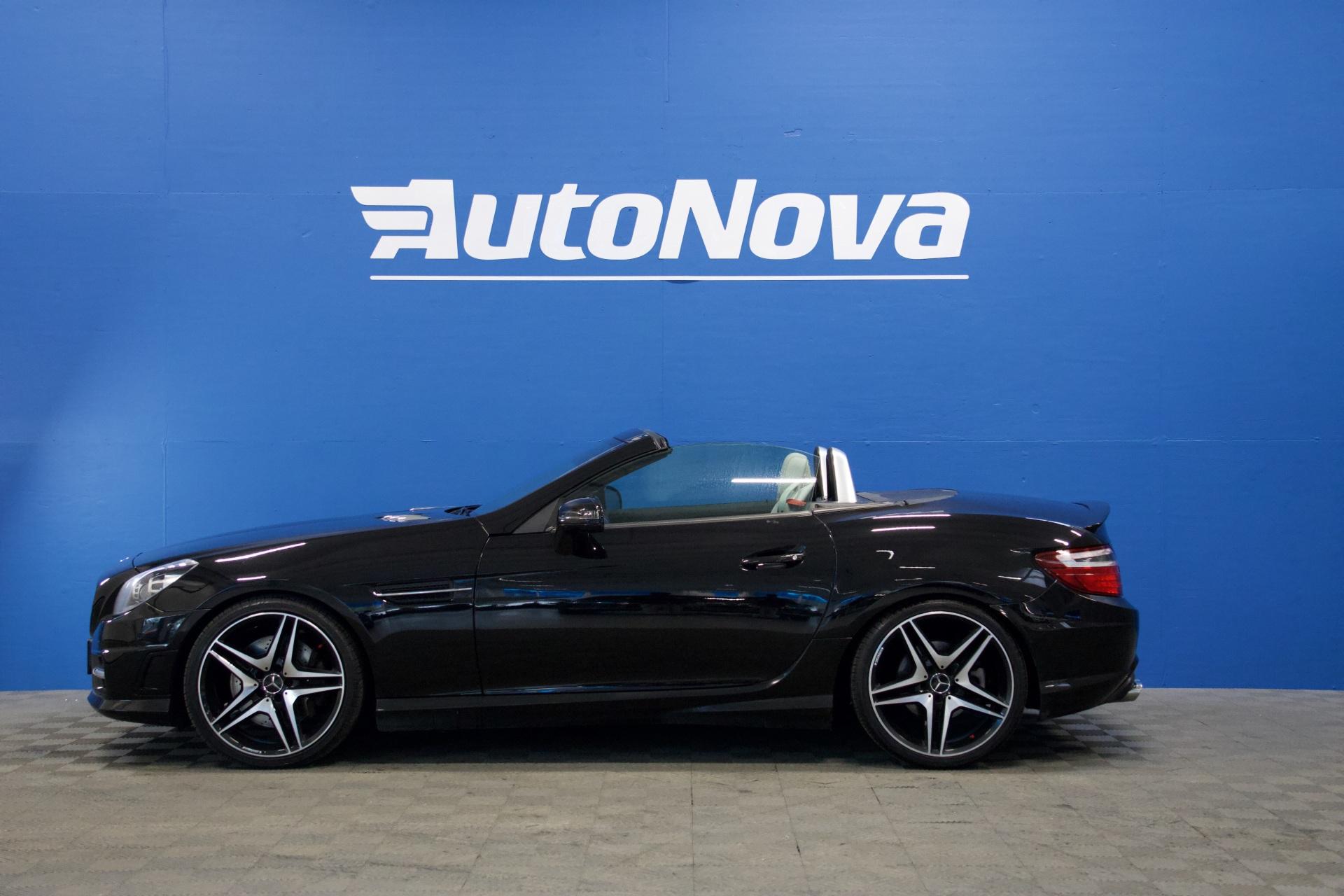 Mercedes-Benz SLK 350 AMG-Line 306hv / AMG 55 Look / Sport putkisto / Airscarf / Nahkaverhoilu / Tutkat / Punaiset vyöt - Autonova