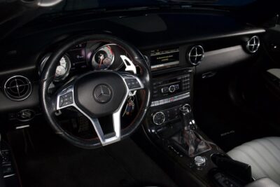 Mercedes-Benz SLK 350 AMG-Line 306hv / AMG 55 Look / Sport putkisto / Airscarf / Nahkaverhoilu / Tutkat / Punaiset vyöt - Autonova