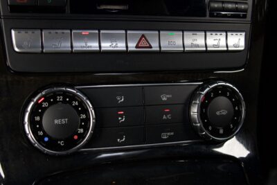Mercedes-Benz SLK 350 AMG-Line 306hv / AMG 55 Look / Sport putkisto / Airscarf / Nahkaverhoilu / Tutkat / Punaiset vyöt - Autonova