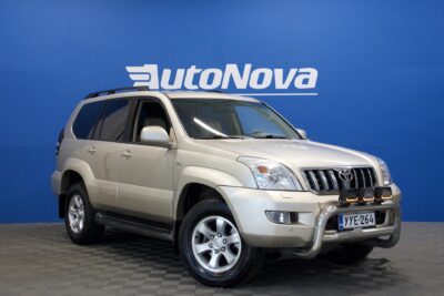 Toyota Land Cruiser 3,0 D-4D Executive / Juuri Tullut! / Webasto / Koukku / Nahkaverhoilu / Sähköpenkit / Lisävalo / Lohko - Autonova