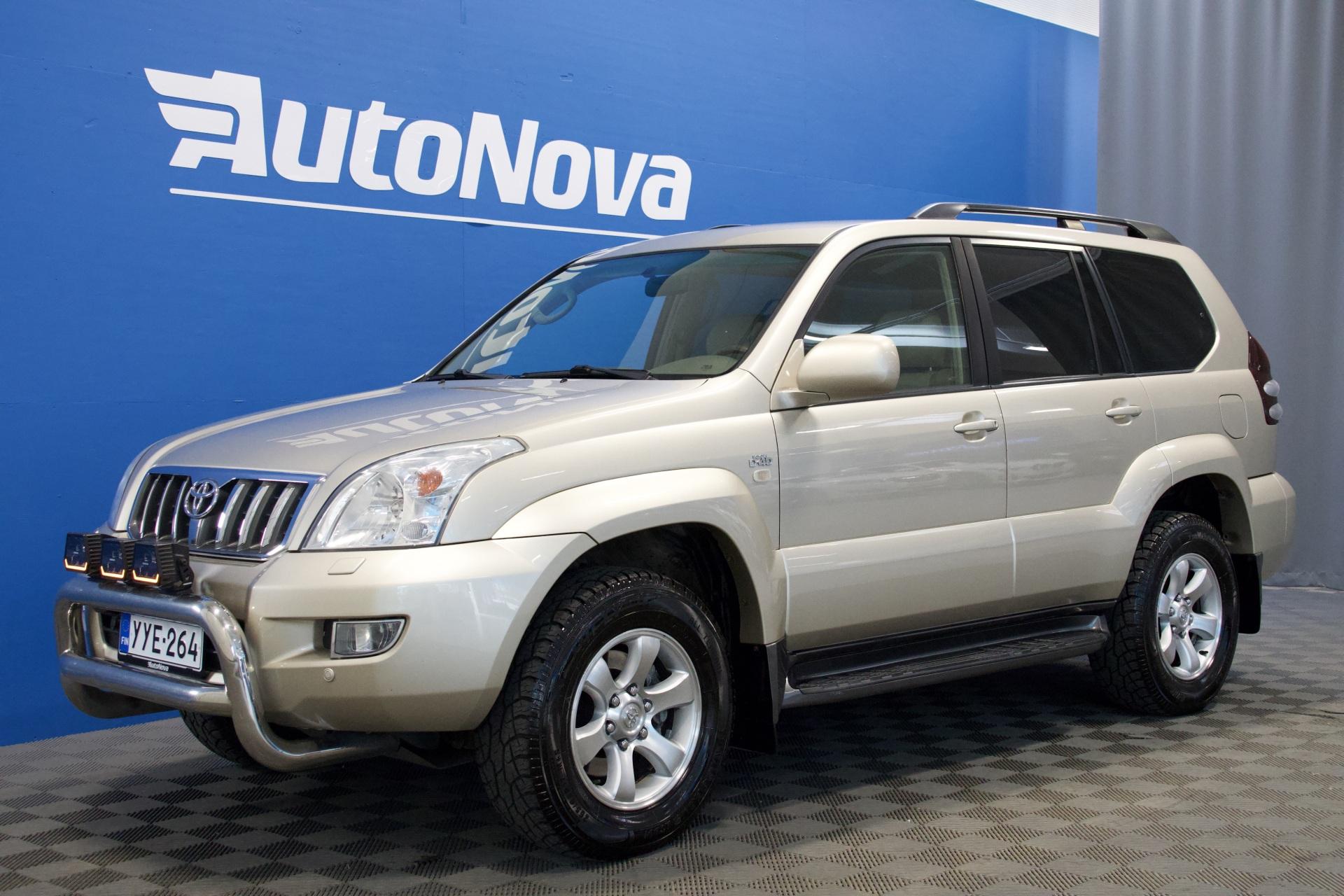 Toyota Land Cruiser 3,0 D-4D Executive / Juuri Tullut! / Webasto / Koukku / Nahkaverhoilu / Sähköpenkit / Lisävalo / Lohko - Autonova