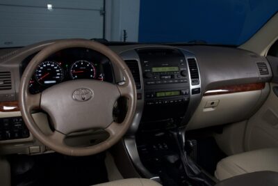 Toyota Land Cruiser 3,0 D-4D Executive / Juuri Tullut! / Webasto / Koukku / Nahkaverhoilu / Sähköpenkit / Lisävalo / Lohko - Autonova
