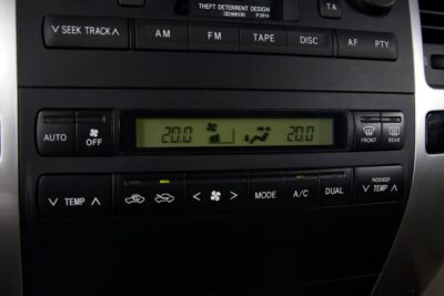 Toyota Land Cruiser 3,0 D-4D Executive / Juuri Tullut! / Webasto / Koukku / Nahkaverhoilu / Sähköpenkit / Lisävalo / Lohko - Autonova