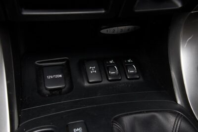 Toyota Land Cruiser 3,0 D-4D Executive / Juuri Tullut! / Webasto / Koukku / Nahkaverhoilu / Sähköpenkit / Lisävalo / Lohko - Autonova