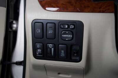 Toyota Land Cruiser 3,0 D-4D Executive / Juuri Tullut! / Webasto / Koukku / Nahkaverhoilu / Sähköpenkit / Lisävalo / Lohko - Autonova