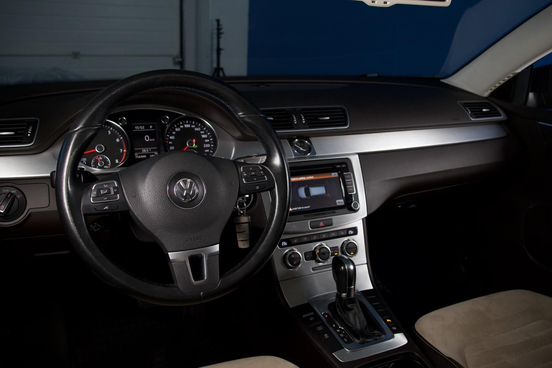 Volkswagen Passat Variant Comfortline 1,8 TSI 118 kW (160 hv) DSG-automaatti / Pysäköinti tutkat / Lohkolämmitin + sisäpistoke - Autonova