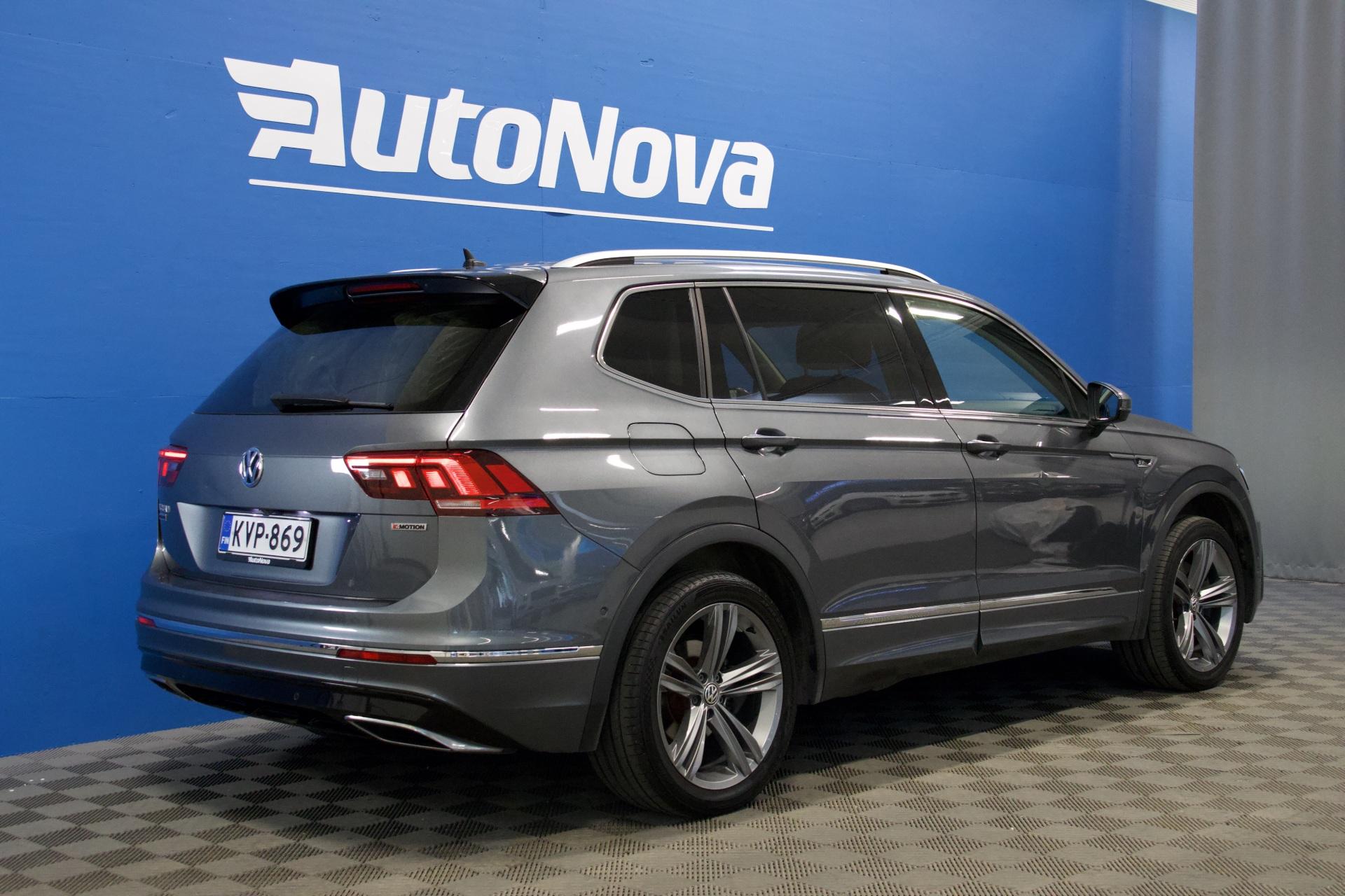 Volkswagen Tiguan R-Line 2,0 TSI 140 kW 4MOTION DSG / Webasto / ACC / Digimittaristo / Vetokoukku / Nahat / Kaistavahti - Autonova