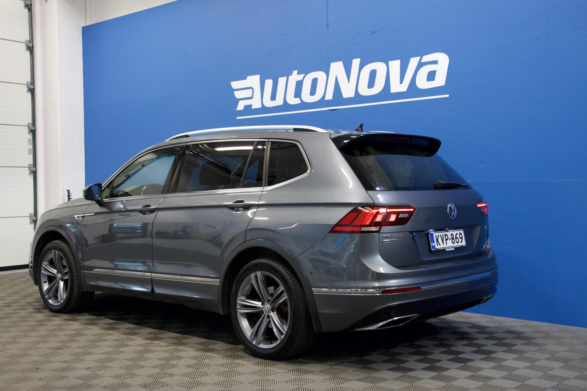 Volkswagen Tiguan R-Line 2,0 TSI 140 kW 4MOTION DSG / Webasto / ACC / Digimittaristo / Vetokoukku / Nahat / Kaistavahti - Autonova