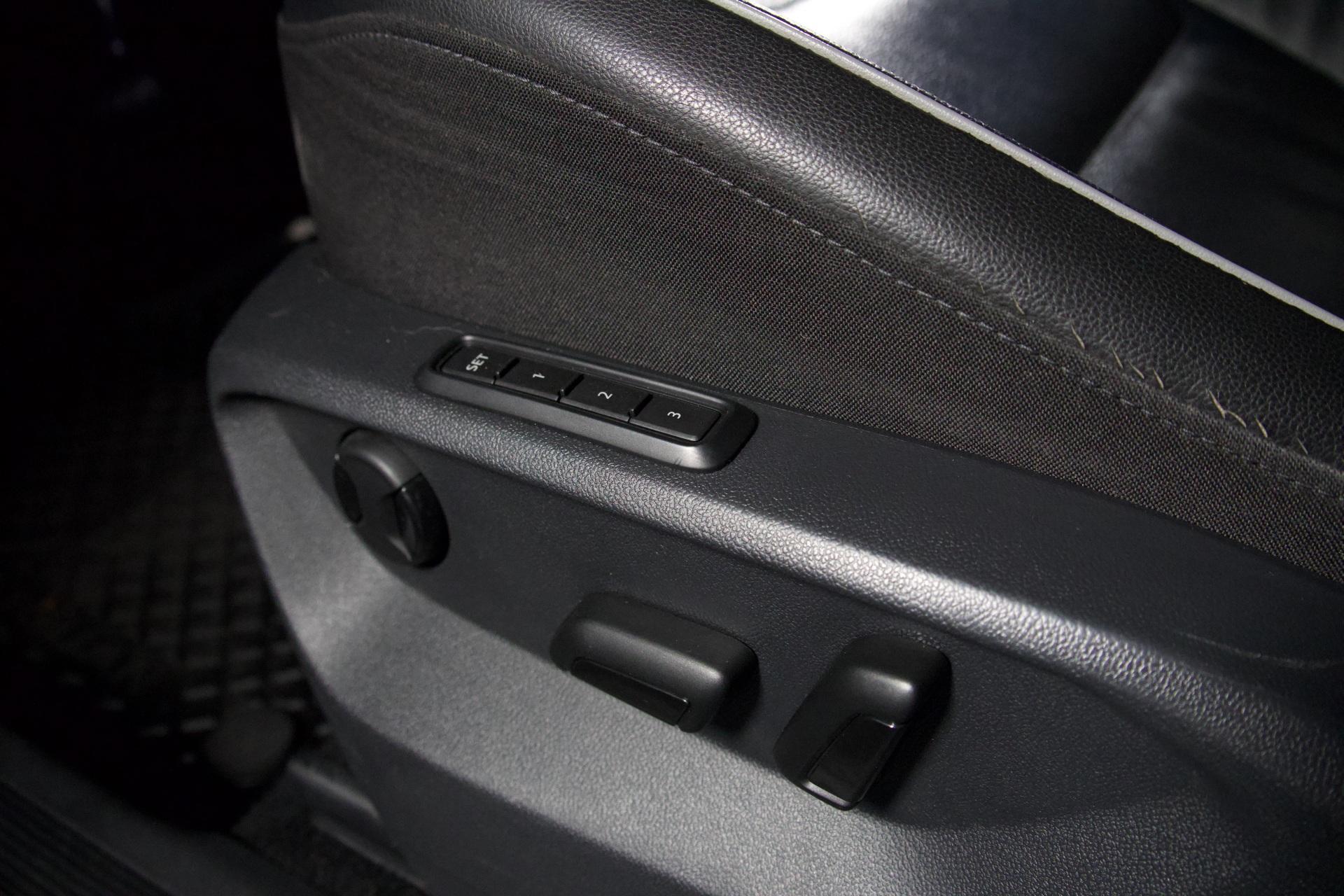 Volkswagen Tiguan R-Line 2,0 TSI 140 kW 4MOTION DSG / Webasto / ACC / Digimittaristo / Vetokoukku / Nahat / Kaistavahti - Autonova