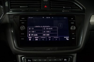 Volkswagen Tiguan R-Line 2,0 TSI 140 kW 4MOTION DSG / Webasto / ACC / Digimittaristo / Vetokoukku / Nahat / Kaistavahti - Autonova