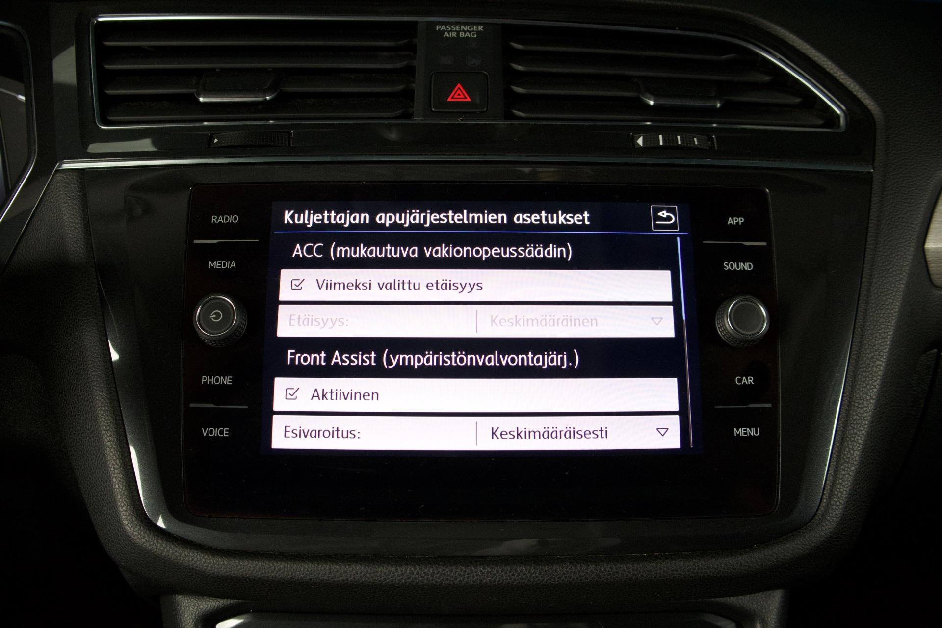 Volkswagen Tiguan R-Line 2,0 TSI 140 kW 4MOTION DSG / Webasto / ACC / Digimittaristo / Vetokoukku / Nahat / Kaistavahti - Autonova