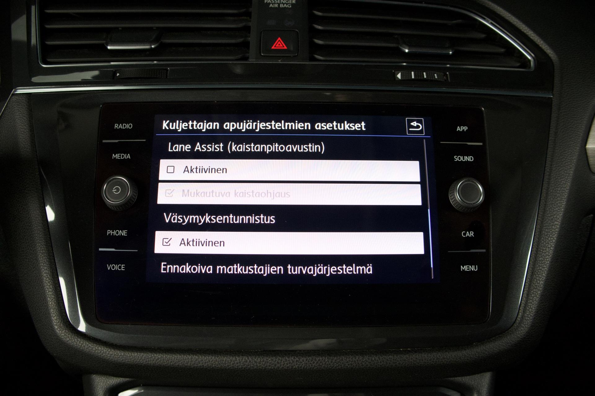 Volkswagen Tiguan R-Line 2,0 TSI 140 kW 4MOTION DSG / Webasto / ACC / Digimittaristo / Vetokoukku / Nahat / Kaistavahti - Autonova