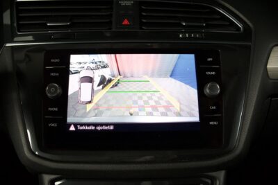 Volkswagen Tiguan R-Line 2,0 TSI 140 kW 4MOTION DSG / Webasto / ACC / Digimittaristo / Vetokoukku / Nahat / Kaistavahti - Autonova
