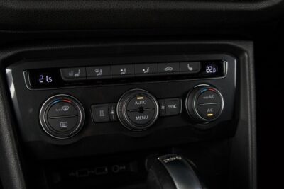 Volkswagen Tiguan R-Line 2,0 TSI 140 kW 4MOTION DSG / Webasto / ACC / Digimittaristo / Vetokoukku / Nahat / Kaistavahti - Autonova