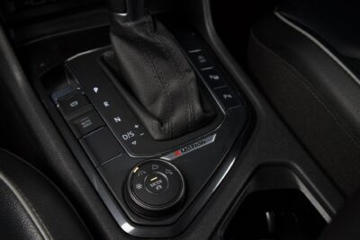 Volkswagen Tiguan R-Line 2,0 TSI 140 kW 4MOTION DSG / Webasto / ACC / Digimittaristo / Vetokoukku / Nahat / Kaistavahti - Autonova