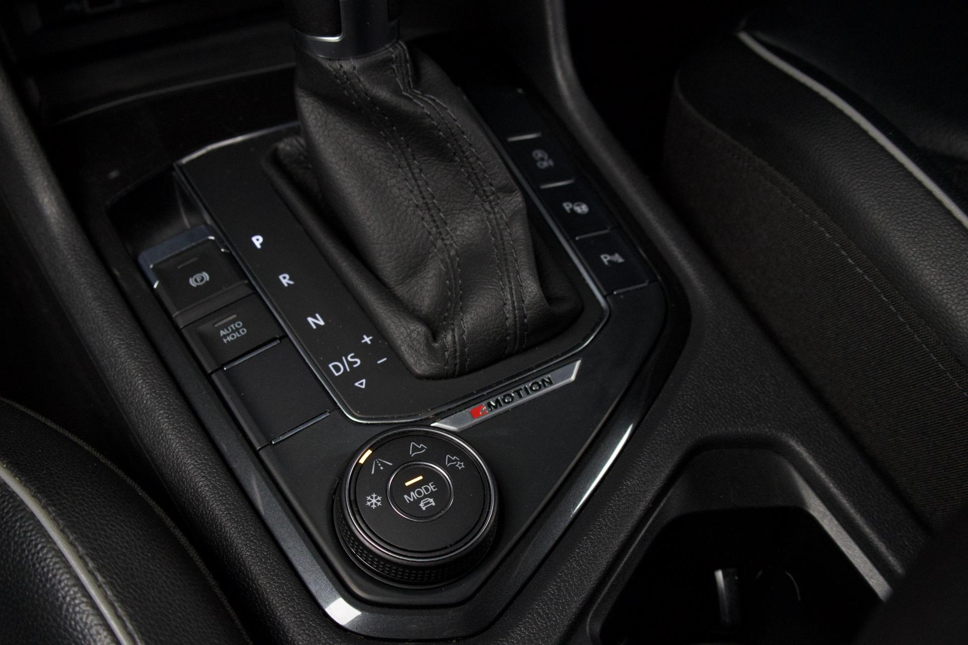 Volkswagen Tiguan R-Line 2,0 TSI 140 kW 4MOTION DSG / Webasto / ACC / Digimittaristo / Vetokoukku / Nahat / Kaistavahti - Autonova